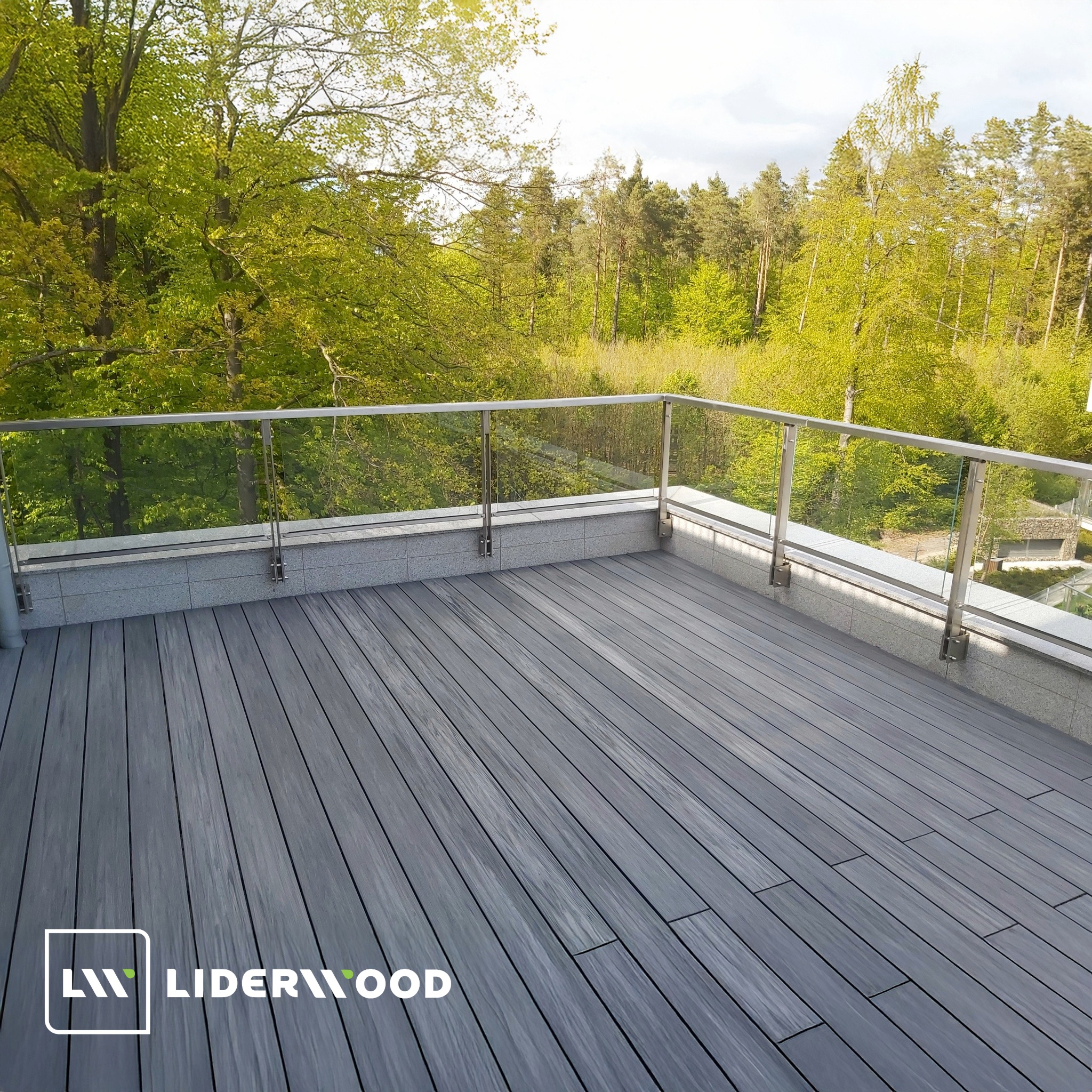 Terasa a balkón – aký je medzi nimi rozdiel? [Vysvetľujeme rozdiely]